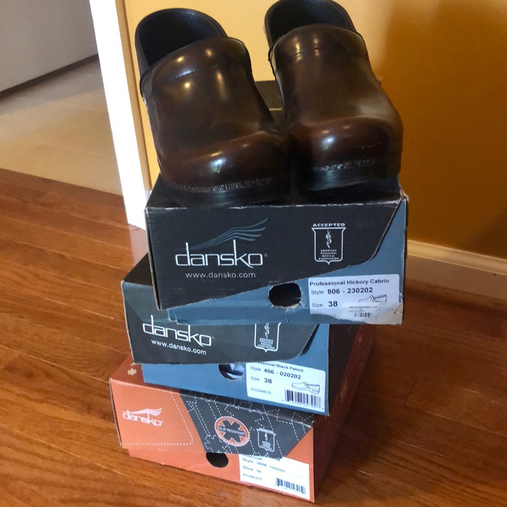 Dansko hickory brown clogs.  EUC. SIZE 38